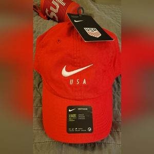 Nike USA Heritage86 Dad Hat Cap NWT RED